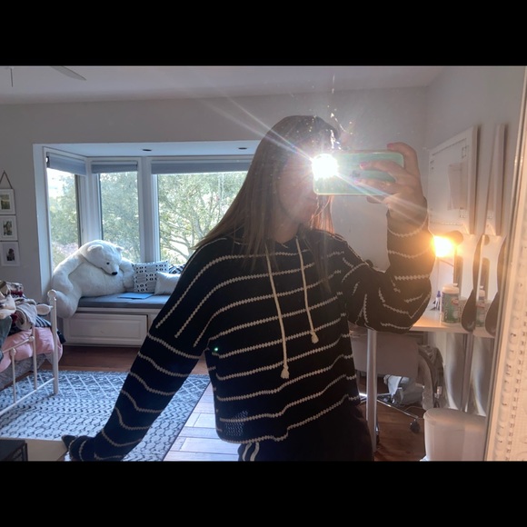 Cropped sweater - Picture 2 of 3